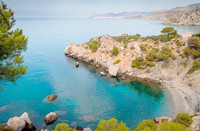 que-hacer-en-verano-en-nerja-martalia